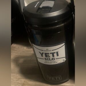 YETI Silo Bold 40 oz